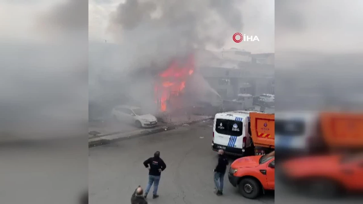 Başakşehir Dolapdere Sanayi Sitesi'nde Oto Tamircisinde Yangın Çıktı