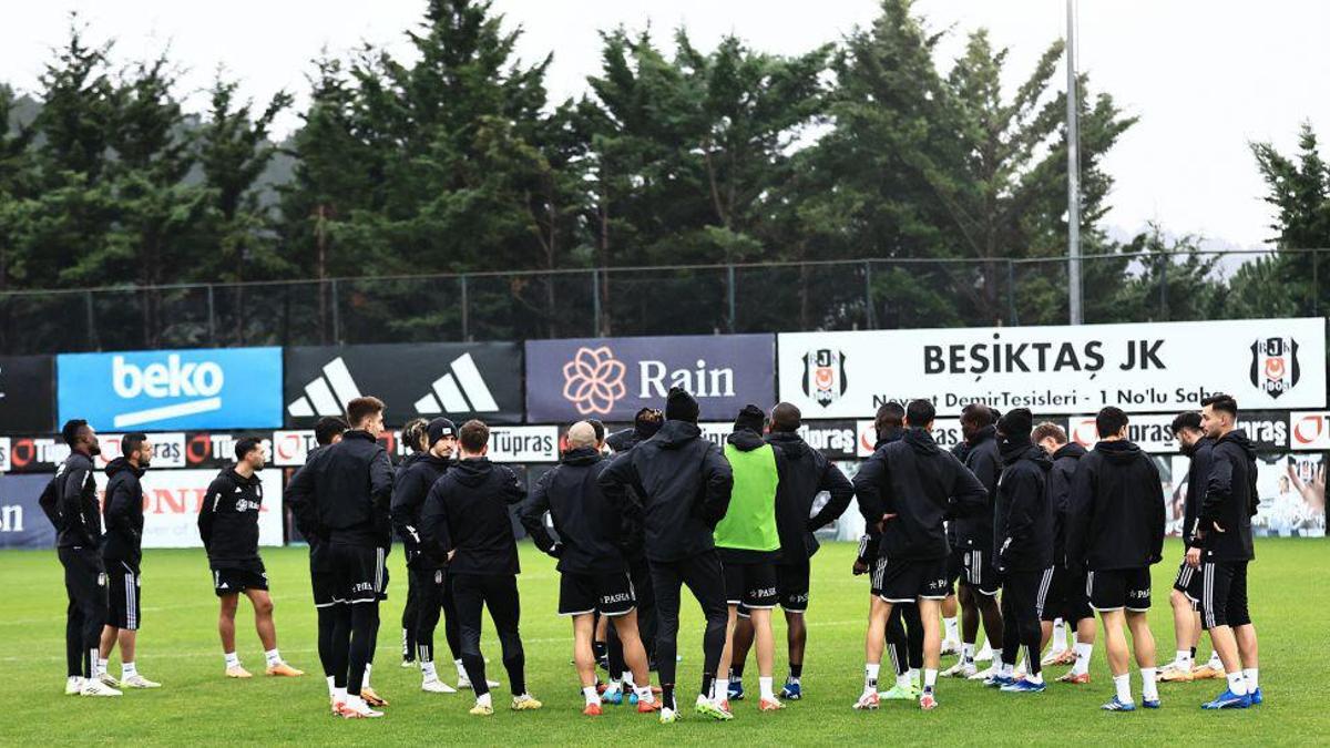 Beşiktaş'ta Fenerbahçe derbisinin kamp kadrosu açıklandı! Yıldız oyuncudan iyi haber...