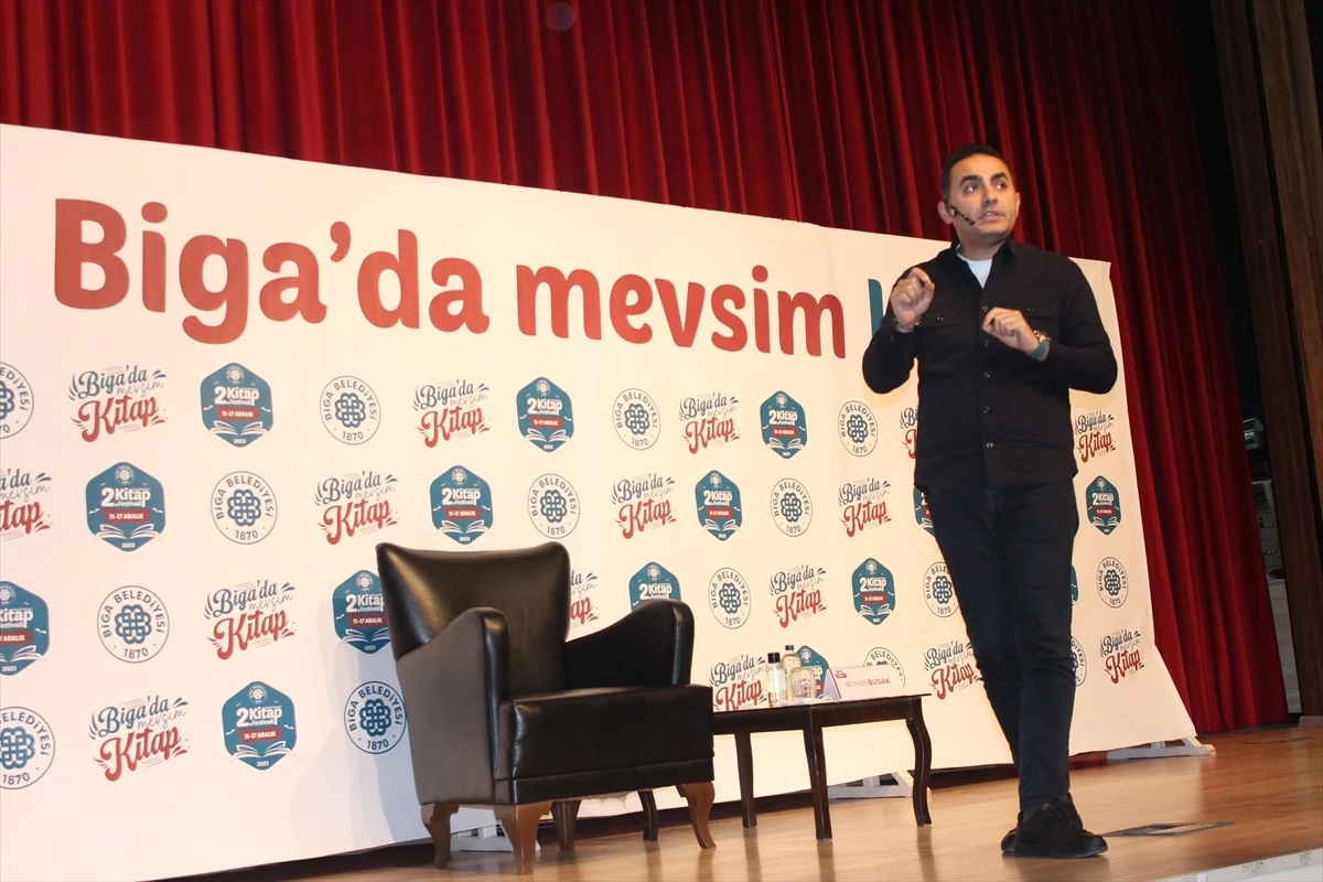 Biga Kitap Festivali'nde Beyhan Budak'ın konferansı ilgi gördü