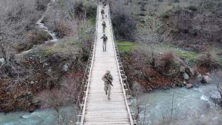 Bitlis'te jandarma ekiplerinden PKK'nın kış üslenmesine operasyon