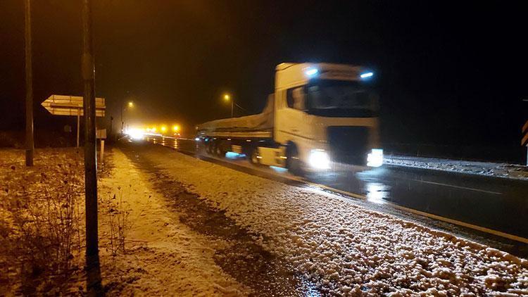 Bolu Dağı’nda kar başladı! Ekipler çalışma başlattı