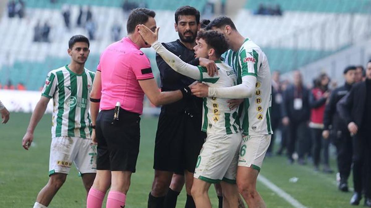 Bursaspor açıkladı: Süresiz kadro dışı kaldı!