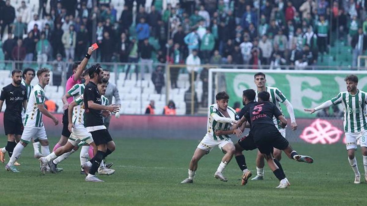 Bursaspor Başkanı Günay: 'Başkan olayları başlatan futbolcuyu dövdü!'