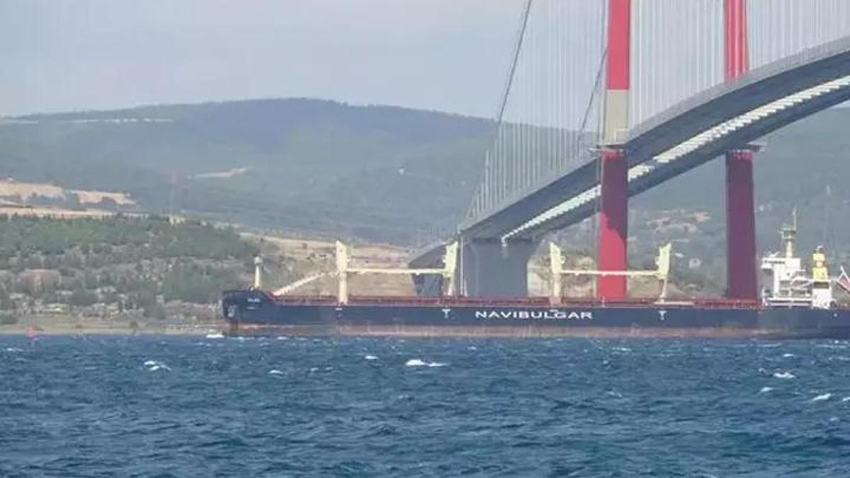 Çanakkale Boğazı'nda gemi trafiği çift yönlü askıya alındı