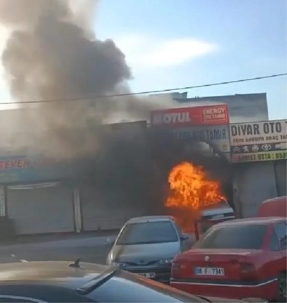 Diyarbakır'da Oto Tamir Dükkanında Yangın Çıktı