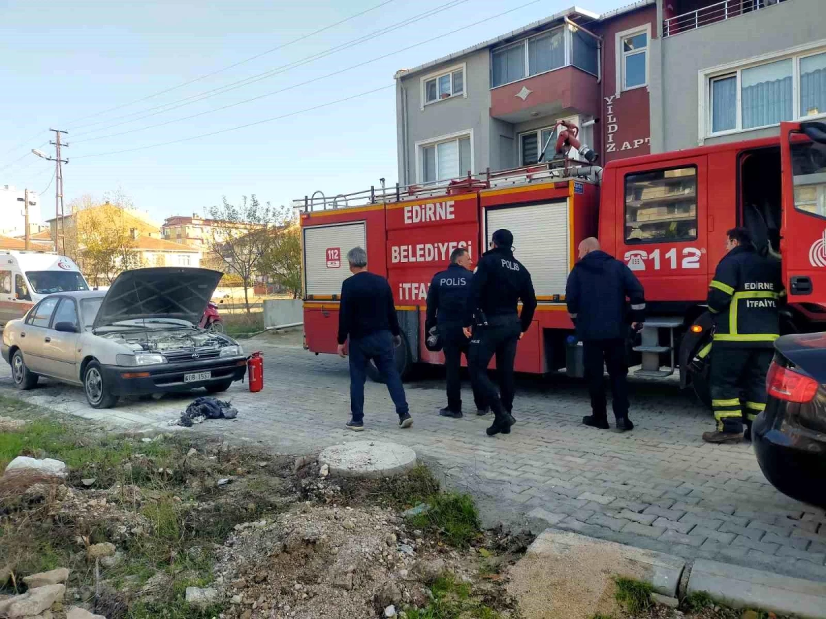 Edirne'de park halindeki otomobilde çıkan yangın söndürüldü