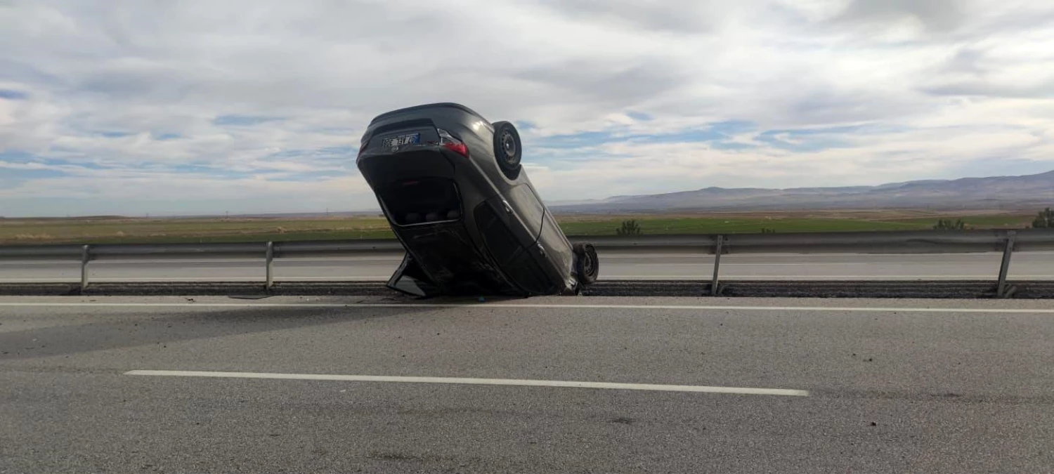 Emirdağ'da Kontrolden Çıkan Otomobil Takla Attı: 2 Yaralı