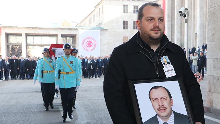 Eski bakan Yaşar Okuyan için TBMM'de tören