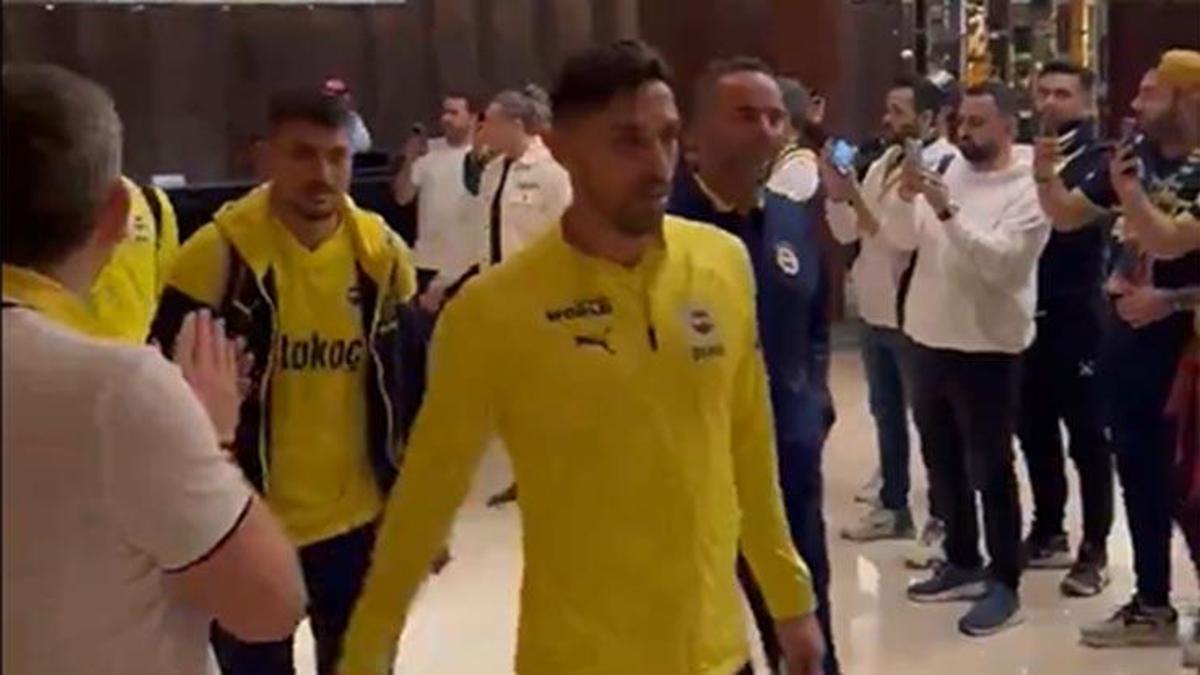 Fenerbahçe kafilesi alkışlarla otelden ayrıldı!