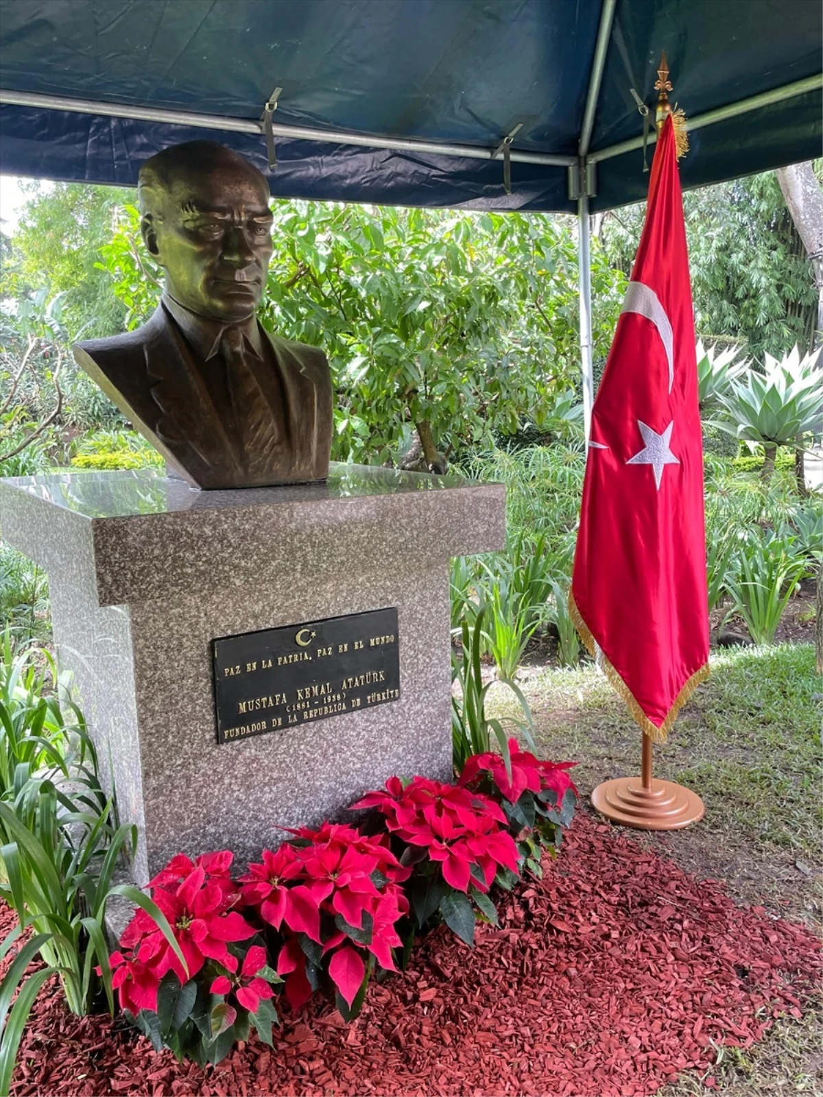 Guatemala'da Atatürk Büstü ve Çinilerle Süslenmiş Pergola Açıldı