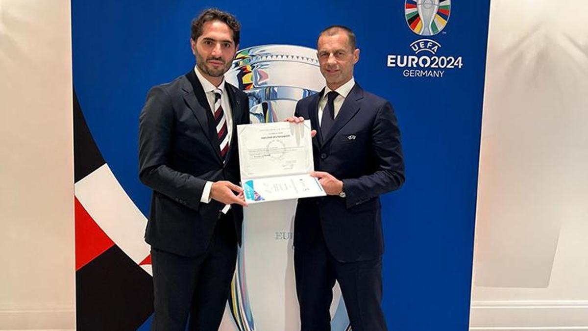 Hamit Altıntop, UEFA MIP programını tamamlayıp diplomasını aldı