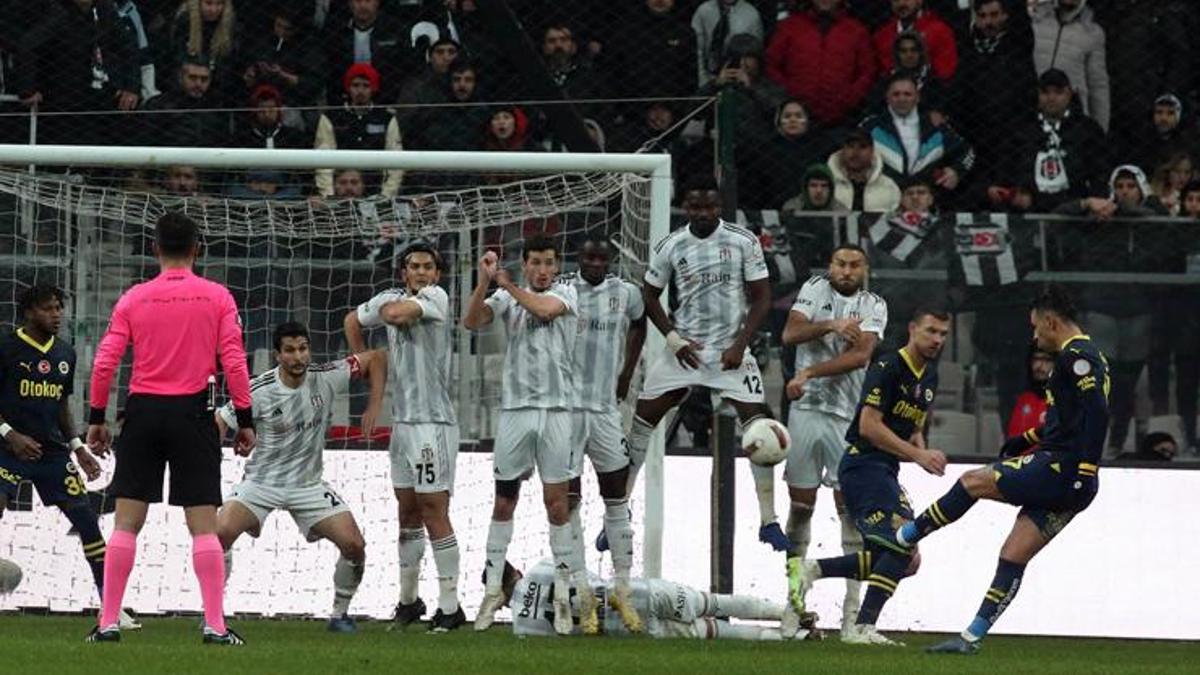 İbrahim Üzülmez, Beşiktaş'ın Fenerbahçe mağlubiyetini FANATİK'e özetledi: Savunma uyumsuzluğu!