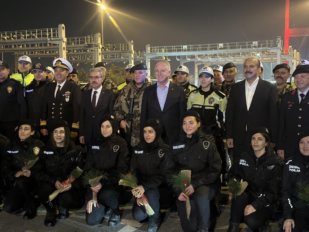 İstanbul Valisi Gül'den denetim yapan polis ekiplerine ziyaret