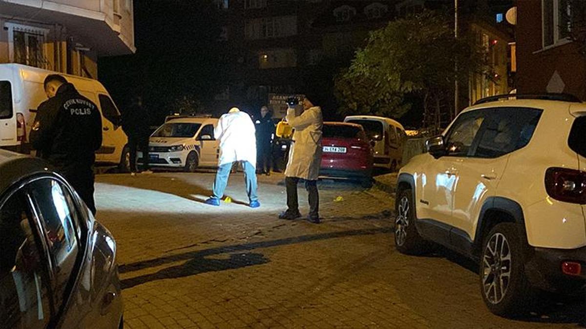 İstanbul'da sokak ortasında silahlı çatışma: 1 ölü, 3 yaralı