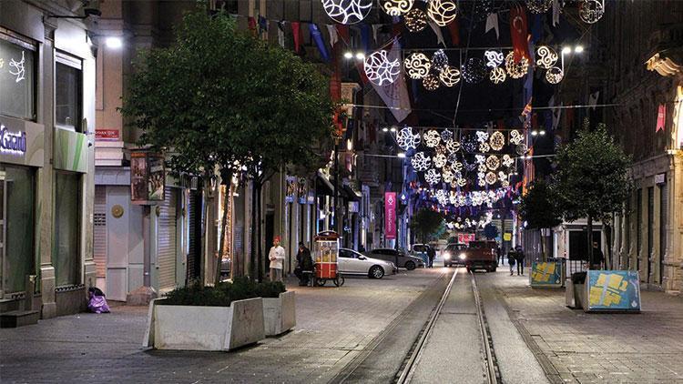 İstiklal Caddesi'nin bir bölümü doğalgaz kaçağı nedeniyle kapatıldı