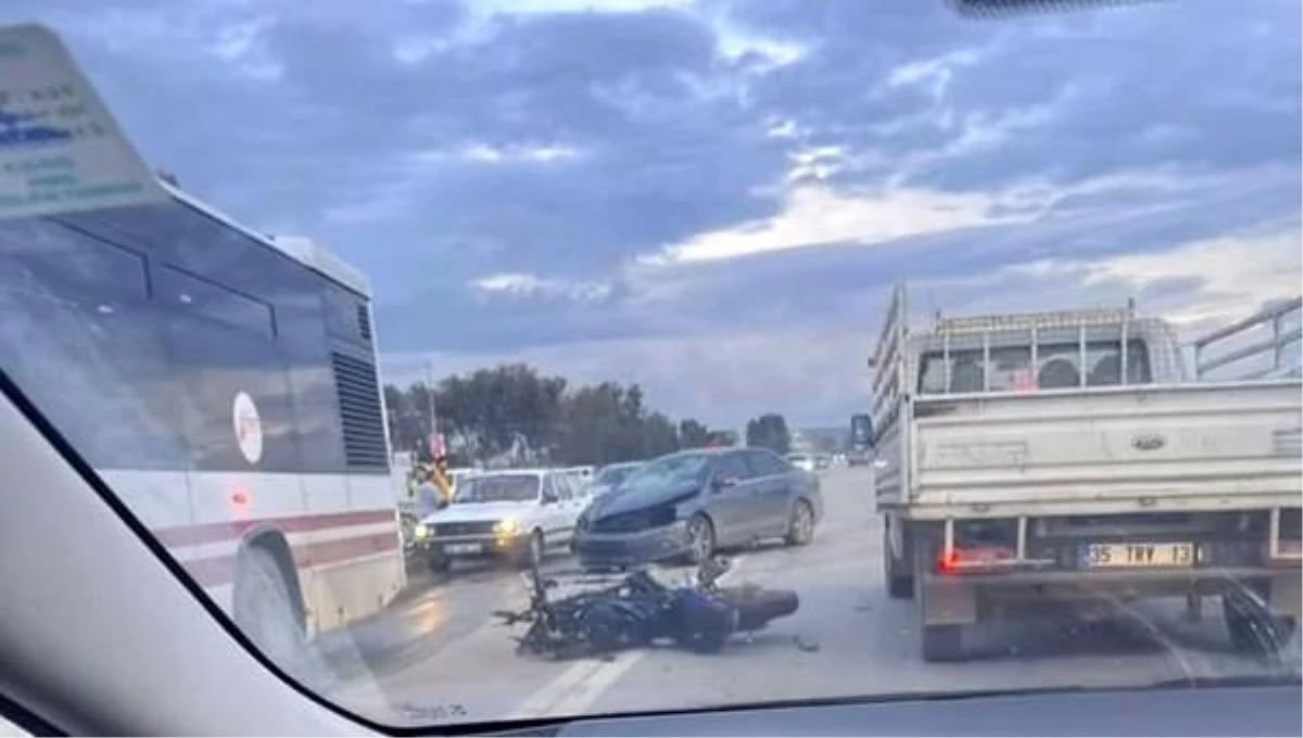 İzmir'de motosiklet sürücüsü kaza sonucu ağır yaralandı