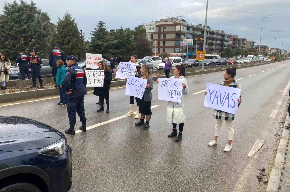 İzmir'de Okul Yolunda Kaza: Öğrenci Ağır Yaralandı