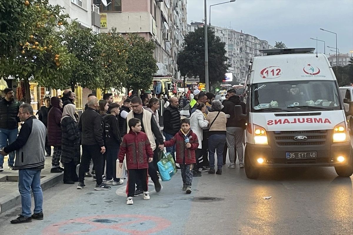 İzmir'de Yürüyen Merdiven Kazası: 5 Kişi Yaralandı