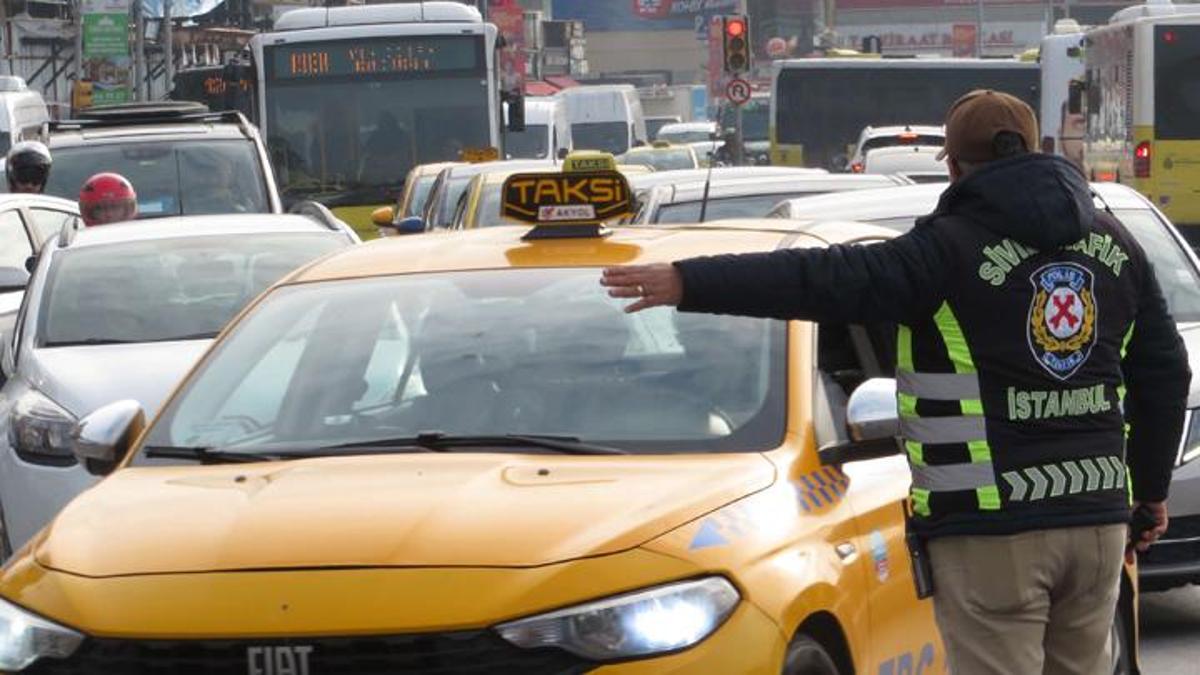 Kadıköy'de taksi denetimi.... Ceza yazılan taksici: Şaka gibi, en kolay cezayı bize yazıyorlar