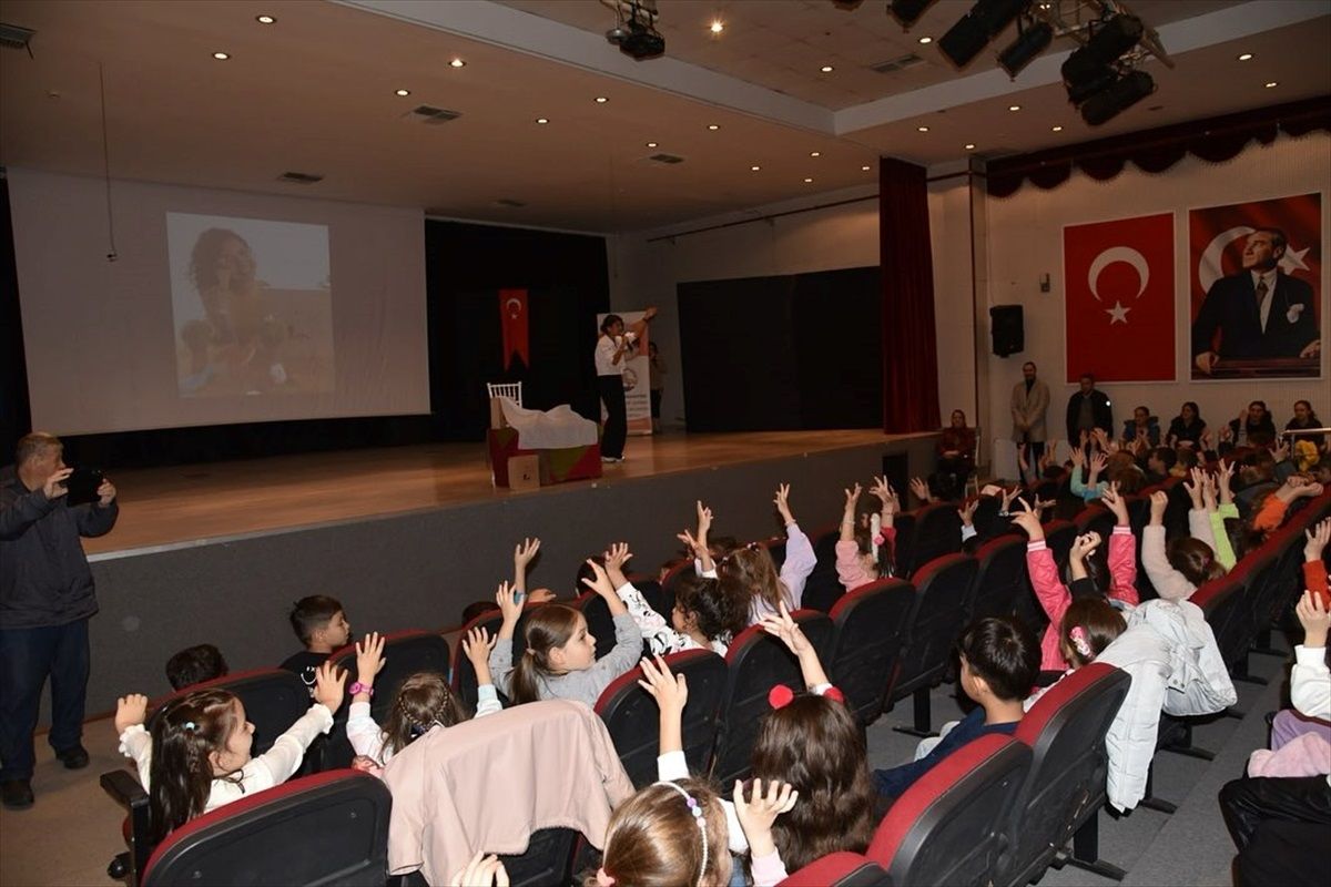 Keşan'da çocuklar için tiyatro sahnelendi