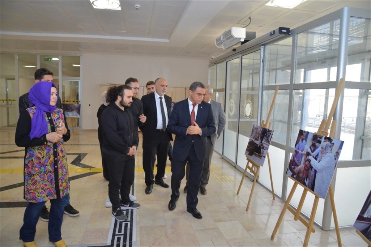 Kırşehir Ahi Evran Üniversitesi'nde Gazze'de Doktor Olmak Konulu Fotoğraf Sergisi Açıldı