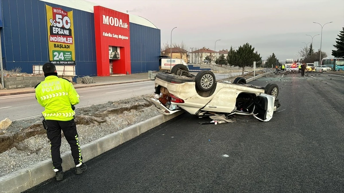 Kütahya'da devrilen otomobilin sürücüsü yaralandı