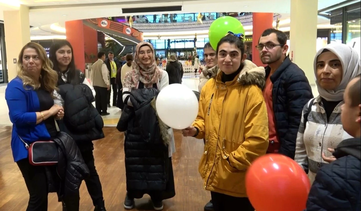 Kütahya'da Engelliler Gününe Özel Sergi: Filistin için Yapılan Resimler Sergilendi