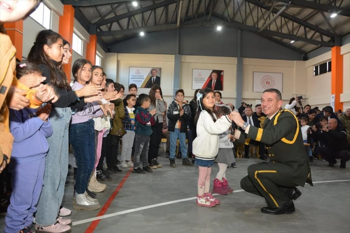 Malatya'dan gelen 2. Ordu Komutanlığı Bandosu Hakkari'de konser verdi