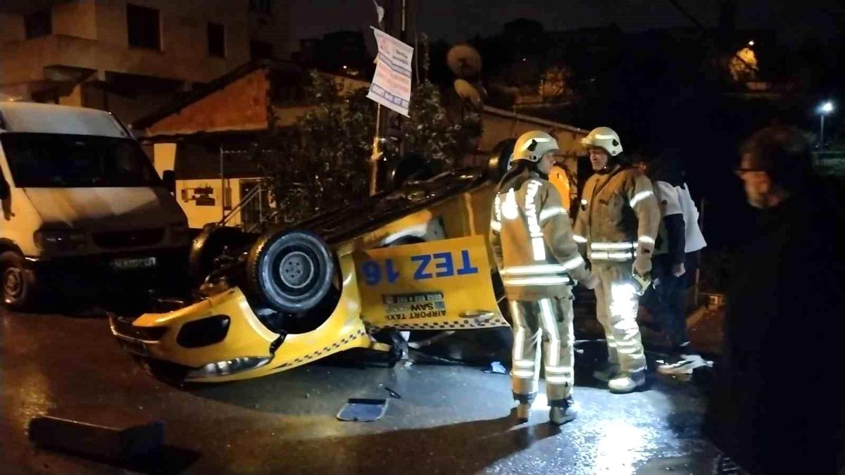 Maltepe'de Ticari Taksi Kazası: Şoför Hafif Yaralandı