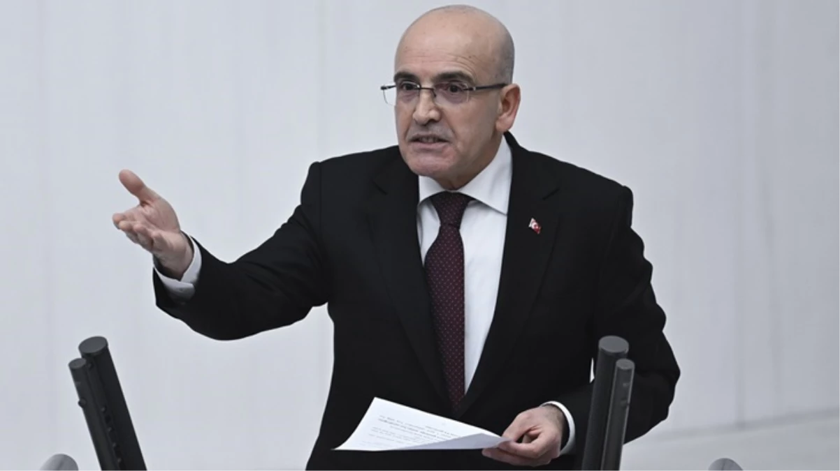 Mehmet Şimşek "Yurt dışında para aramıyoruz" dedi, muhalefet sıralarının tepkisi bir hayli sert oldu