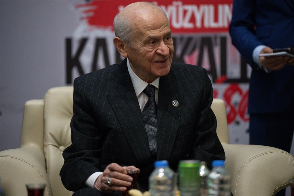 MHP Genel Başkanı Devlet Bahçeli, Yeni Yüzyılın Kara Kalem Sergisi'nin Açılışını Yaptı