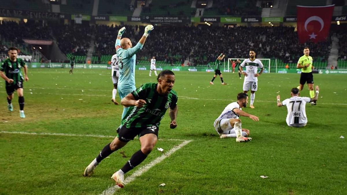 Sakaryaspor - Kocaelispor maç sonucu: 3-1 | Marmara Derbisi Sakarya'nın!