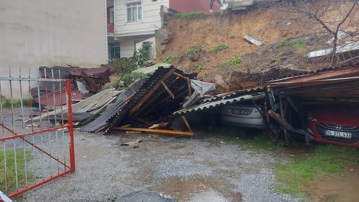 Sarıyer’de istinat duvarı çöktü, 1 bina boşaltıldı