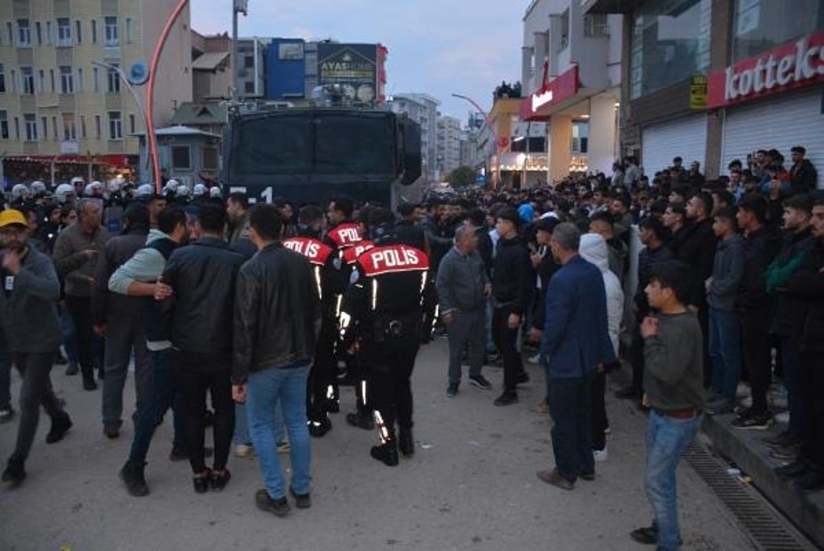 Silopi'de Kur'an-ı Kerim'i yırtan kişi linç edilmek istendi