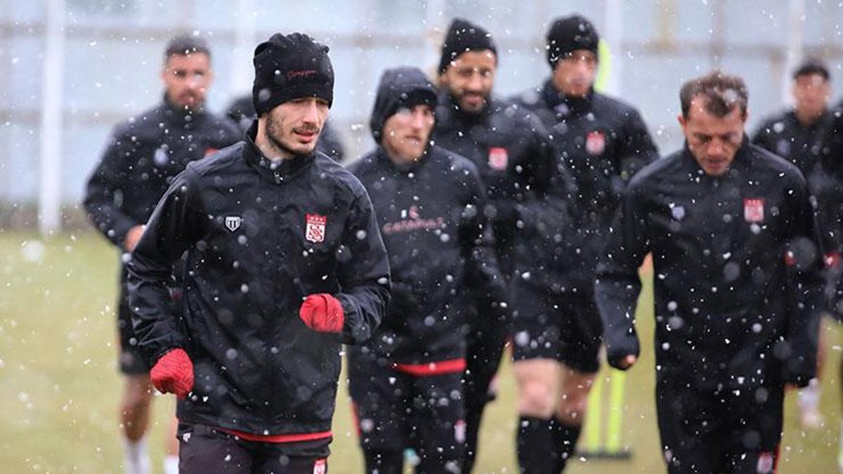 Sivasspor'da üç isim sınırda