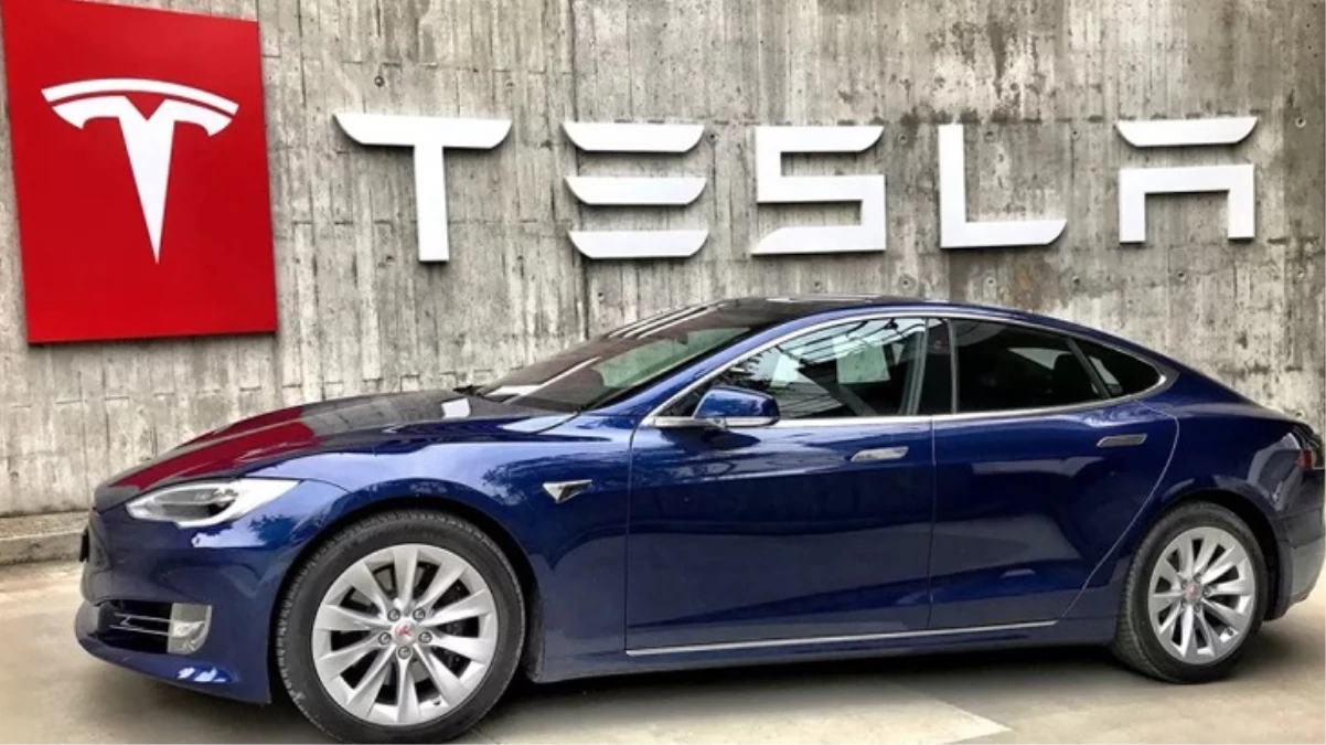 Tesla, 2 milyondan fazla aracı otopilot yazılımını güncellemek için geri çağırdı