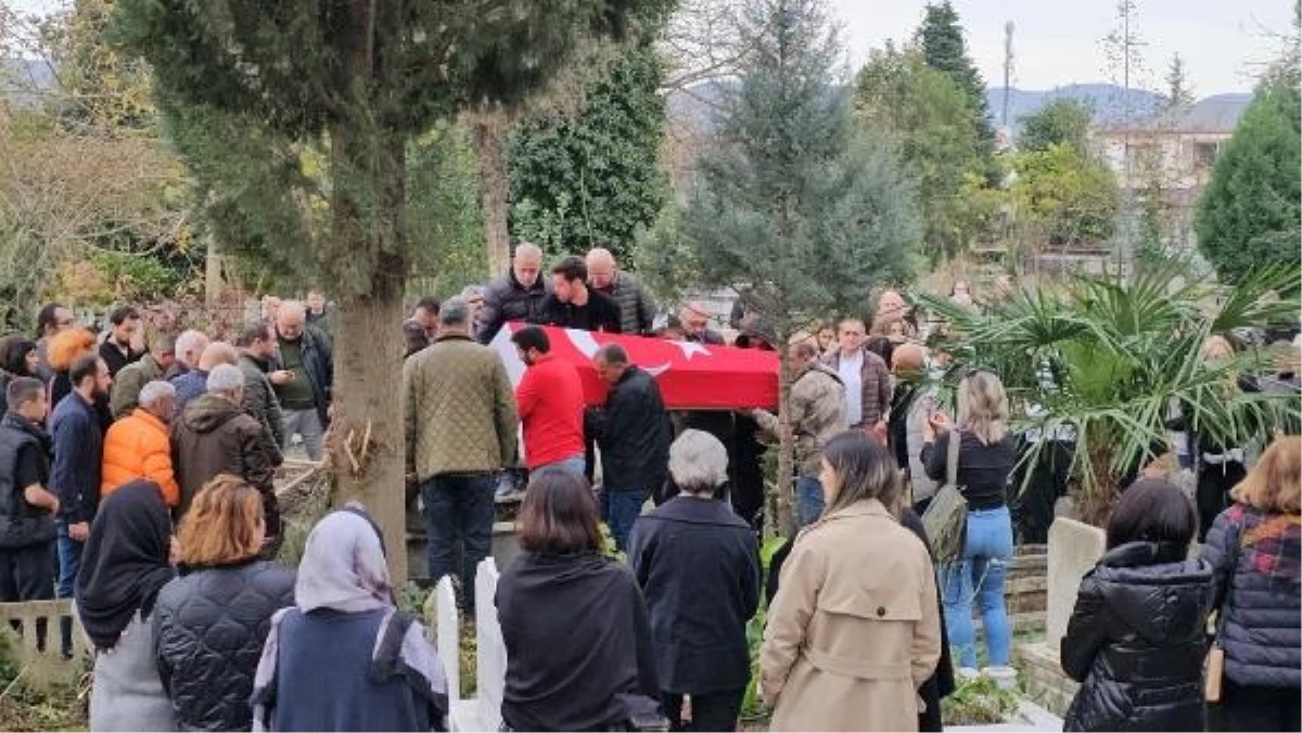 Tiyatro ve sinema oyuncusu Can Gürzap Sapanca'da toprağa verildi