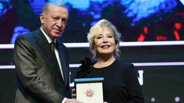 Ünlü sanatçı ödülünü Cumhurbaşkanı Erdoğan'dan almıştı: Onu ve gurur duydum | Kültür Sanat Haberleri