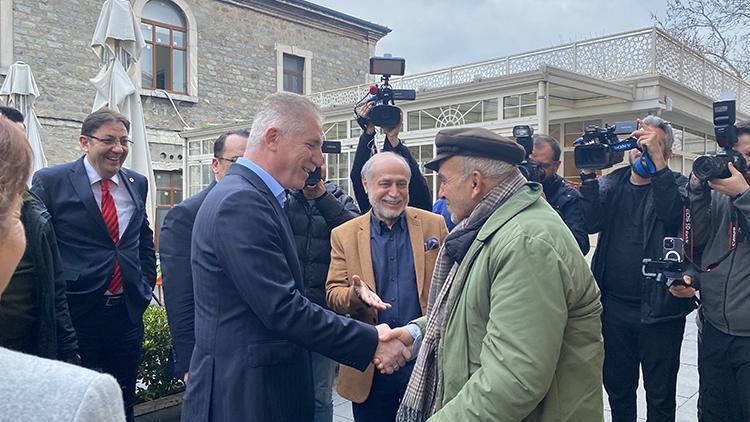 Vali Gül ile yaşlı adamın diyalogu güldürdü: Ağabey ben evlenmek istiyorum