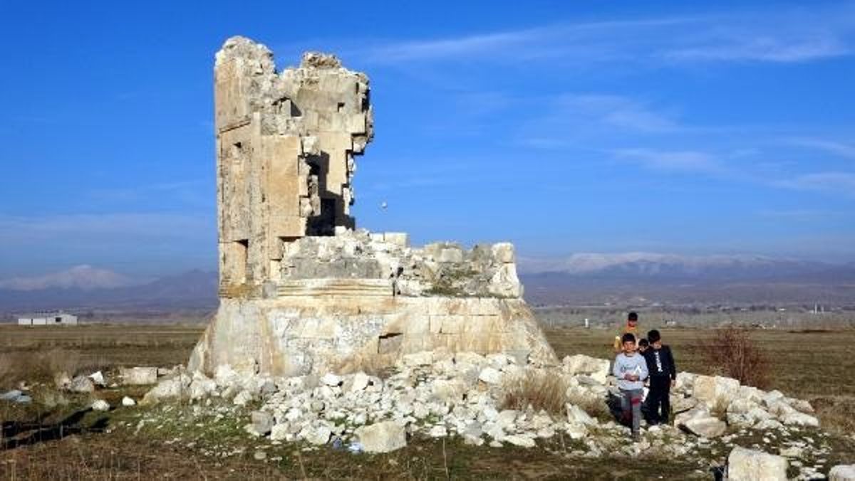 Van'da 600 Yıllık Kara Yusuf Kümbeti'nin Restorasyon Çalışmaları Başladı