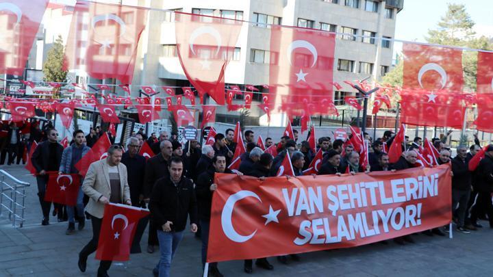 Van'da 'Teröre Lanet' yürüyüşü... 'Bu hain saldırı, terörün son çırpınışlarıdır'