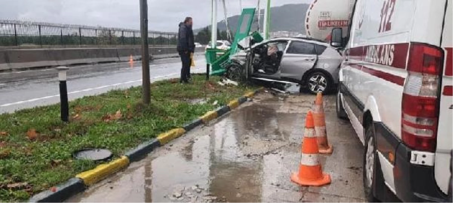 Yalova'da Yağış Nedeniyle Kontrolden Çıkan Otomobilin Sürücüsü Hayatını Kaybetti