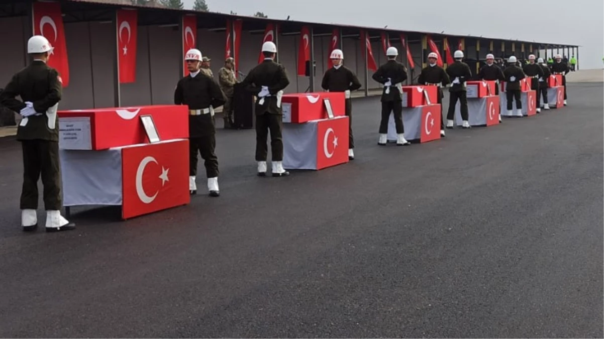 12 askerimizi şehit eden PKK'ya saldırı talimatını kim verdi? Gazeteci Nuh Albayrak dünyanın gündemindeki isme dikkat çekti