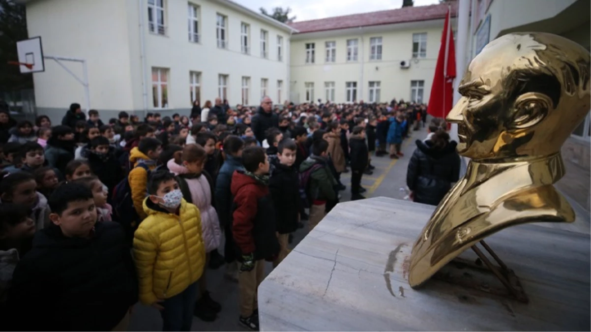 81 ilden görüntü yağdı! Türkiye'de tüm okullarda şehitlerimiz için 1 dakikalık saygı duruşu