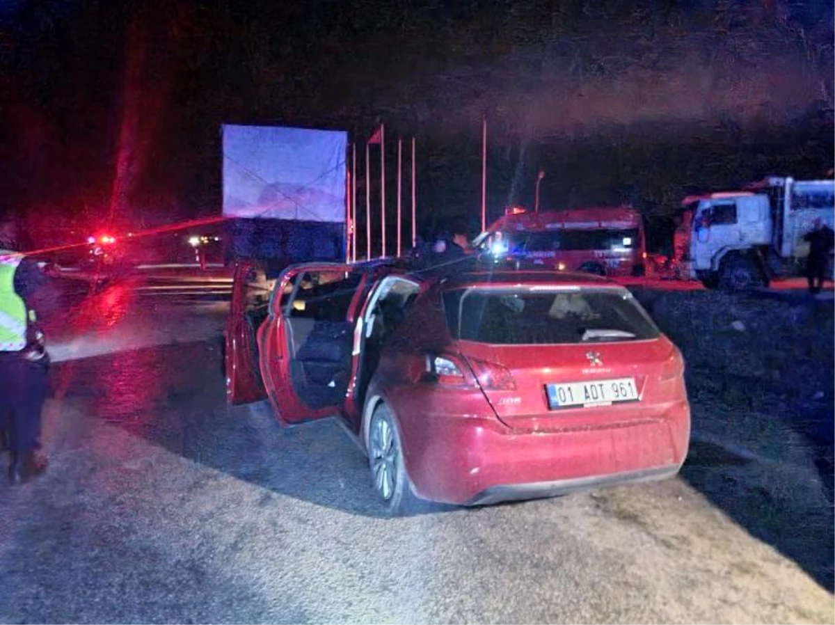 Adana'da Trafik Kazasında Otomobil Hurdaya Döndü, Sürücü Hayatını Kaybetti