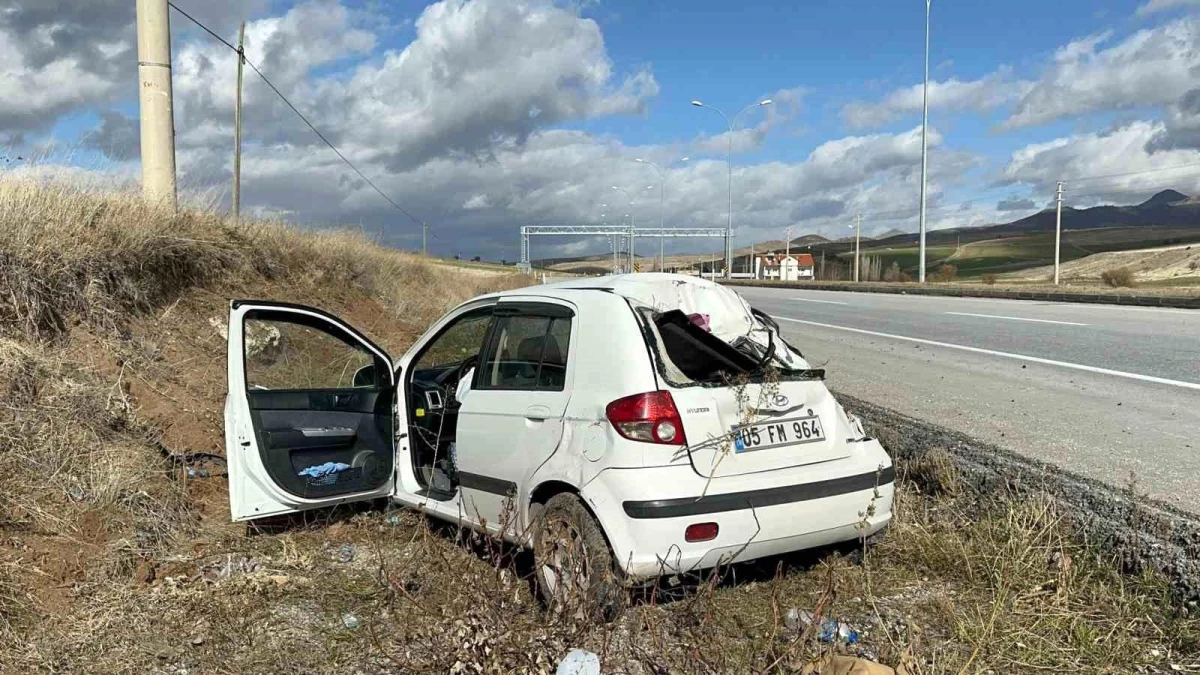 Afyonkarahisar'da Otomobil Takla Attı: 3 Kişi Yaralandı