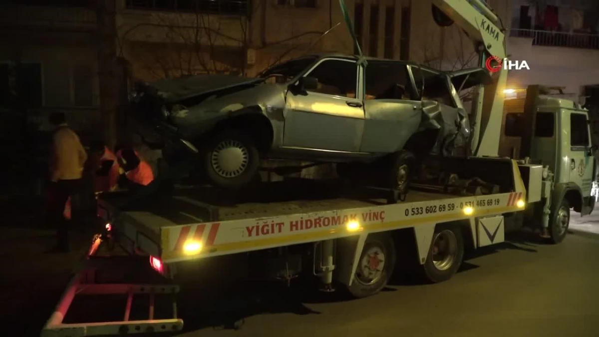 Amasya'da kontrolden çıkan otomobil yol kenarındaki otomobillere çarptı: 3 yaralı