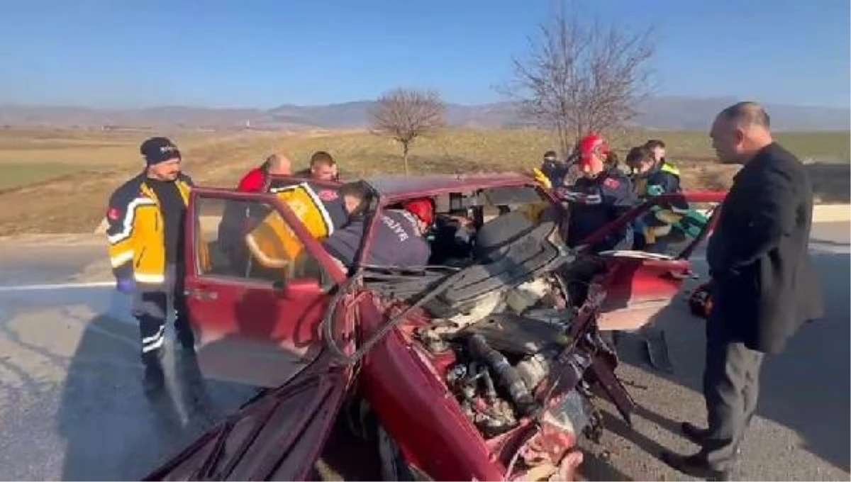 Amasya'da otomobil bariyerlere çarptı: 1 yaralı