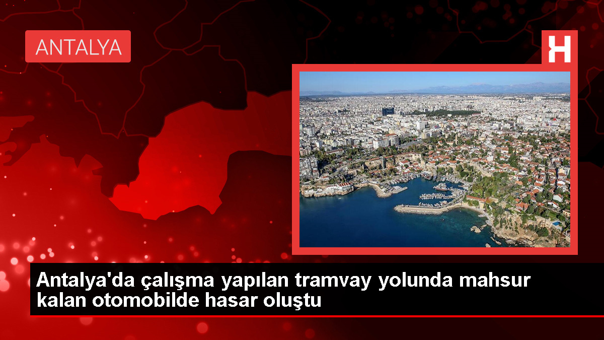 Antalya'da tramvay yolunda mahsur kalan otomobilde hasar oluştu