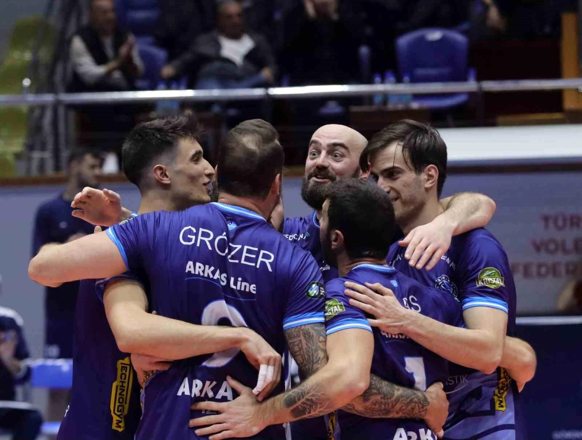 Arkas Spor Voleybol Takımı, Olympiakos'a konuk olacak